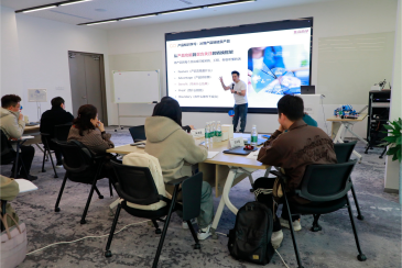 Yitailock өз командасын ақылды сатылымдар мен нарықтың күшті болуына қалай дайындап жатыр?